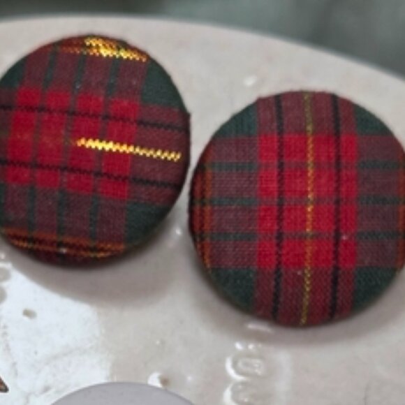 Vintage Christmas Jewelry Bundle: Pierced Earrings and Pins - Picture 5 of 15